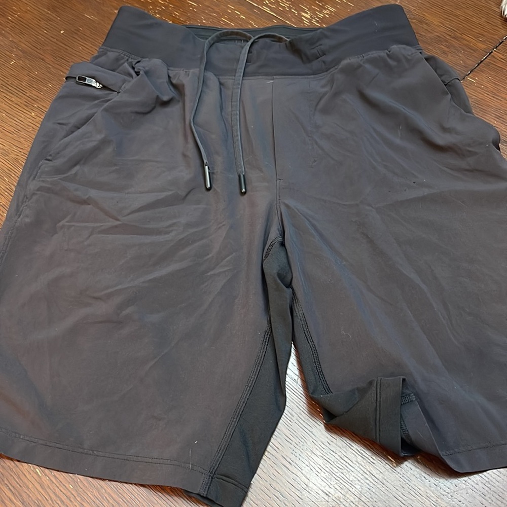 Black lulu shorts